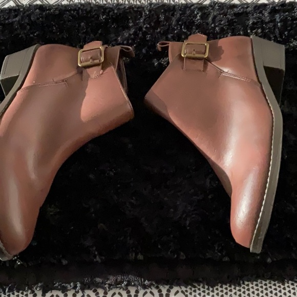 Short boots. Brown - Picture 2 of 6